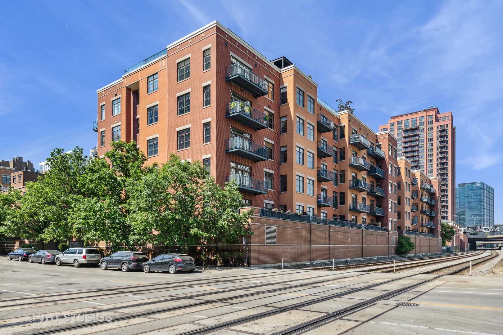 330 North Clinton Street, Unit 504 Chicago, IL 60661 - Photo 3 of 25 a view of tall building sitting on the side of a street