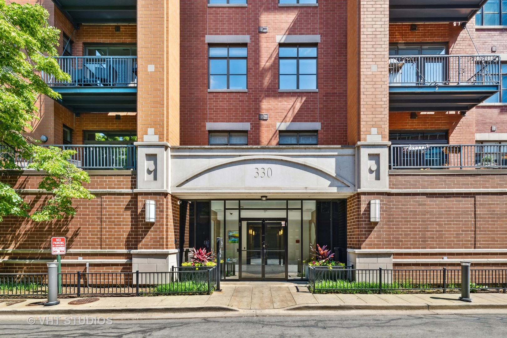330 North Clinton Street, Unit 504 Chicago, IL 60661 - Photo 4 of 25