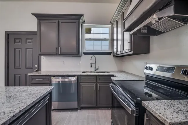 $299,500 | 701 Lakeland Drive, West Tawakoni, TX 75474