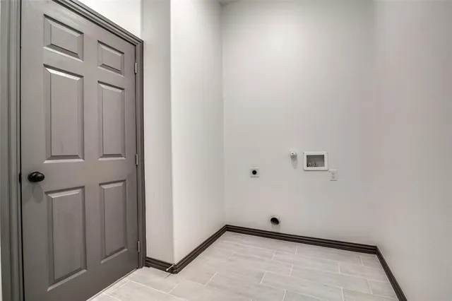 $299,500 | 701 Lakeland Drive, West Tawakoni, TX 75474