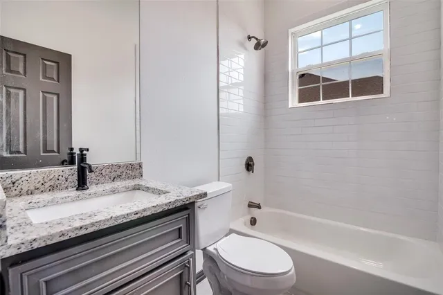 $299,500 | 701 Lakeland Drive, West Tawakoni, TX 75474