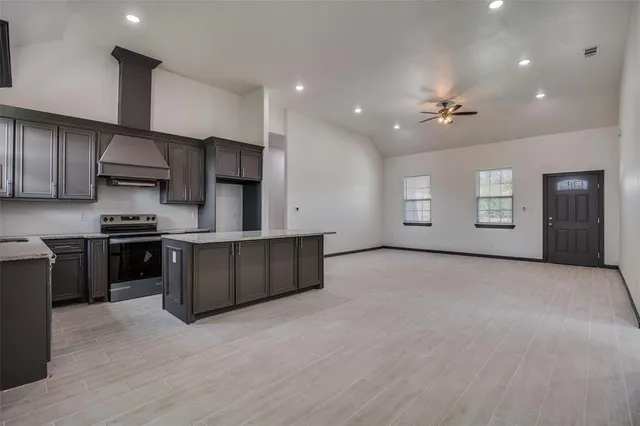 $299,500 | 701 Lakeland Drive, West Tawakoni, TX 75474