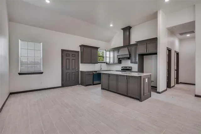 $299,500 | 701 Lakeland Drive, West Tawakoni, TX 75474