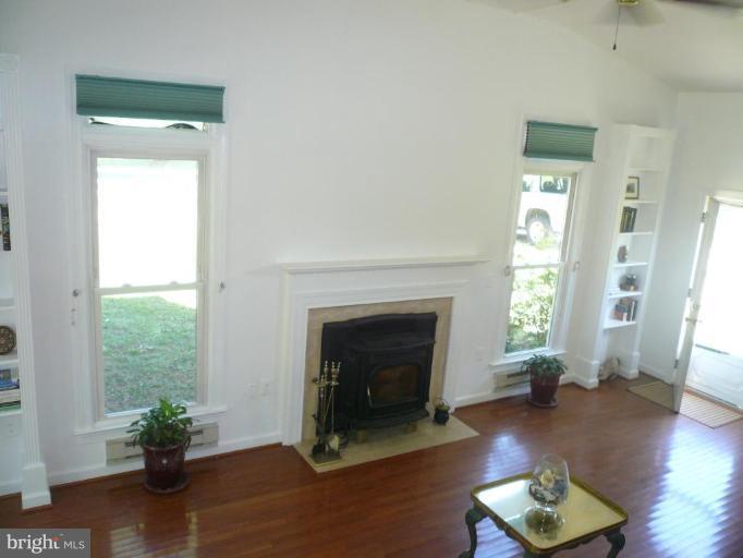 19829 Memory Lane, Unit 8 Sterling, VA 20165 - Photo 5 of 23 Family Room #2