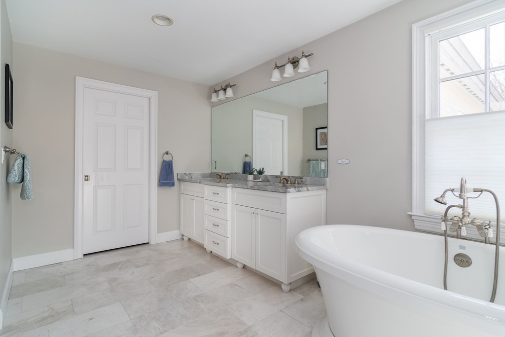 202 Bristol Road Wellesley, MA 02481 - Photo 13 of 29