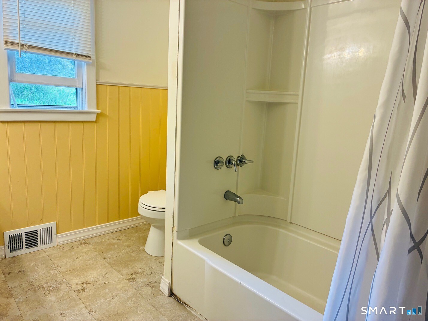 136 Chestnut Hill Road Hartford, CT 06106 - Photo 10 of 10 Gallery Image 10