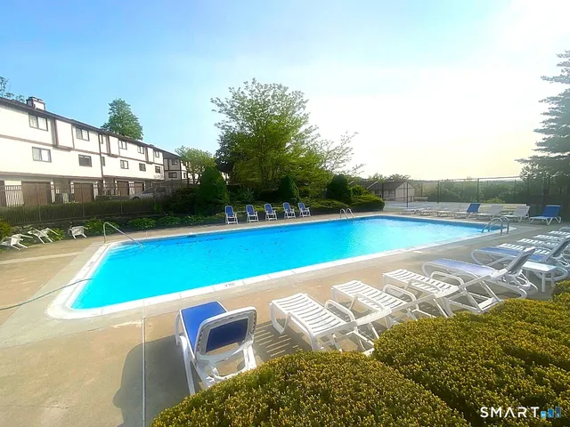 $2,650 | 27 Crows Nest Lane, Unit 4B, Danbury, CT 06810