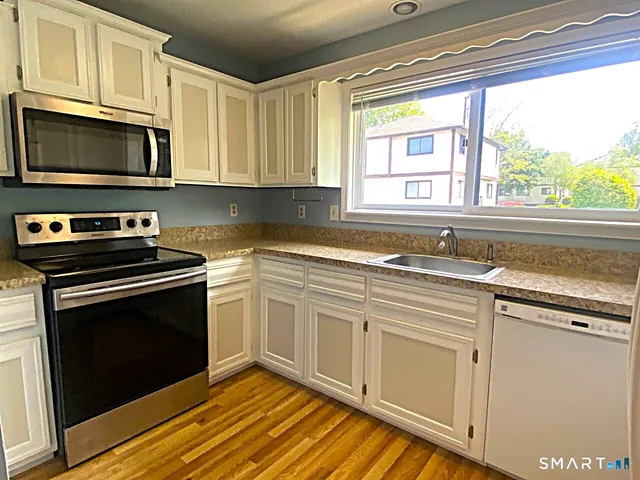 $2,650 | 27 Crows Nest Lane, Unit 4B, Danbury, CT 06810