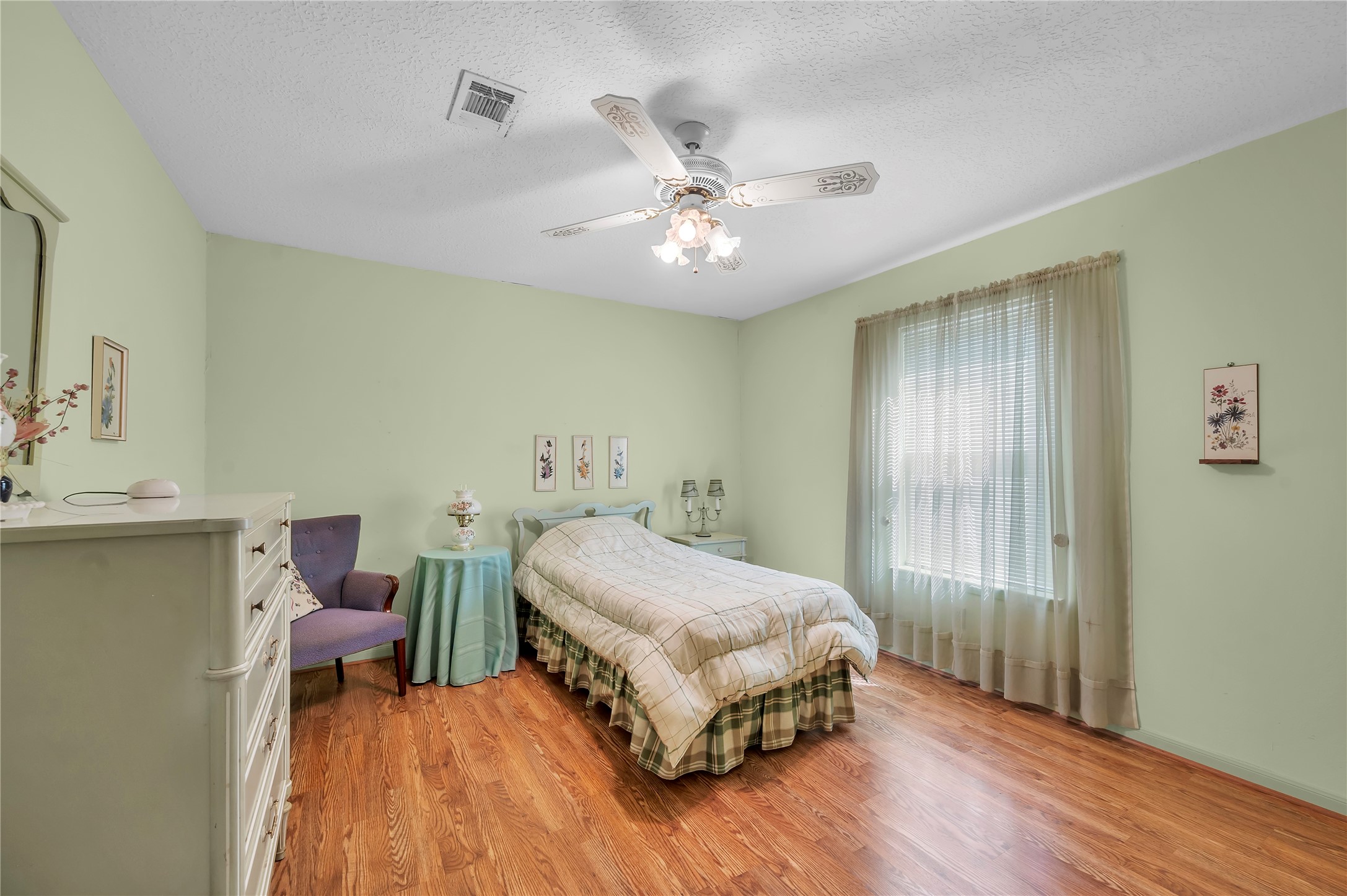 17903 Fireside Drive Spring, TX 77379 - Photo 25 of 33 a bedroom with a bed and a table