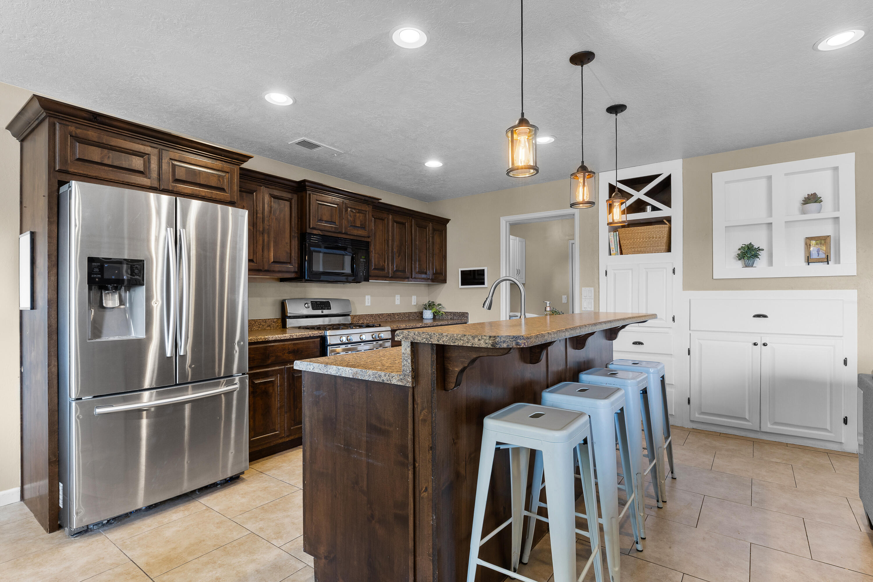 225 Falcon Court Ivins, UT 84738 - Photo 7 of 47 007. Kitchen