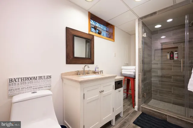 a view of yard with green space