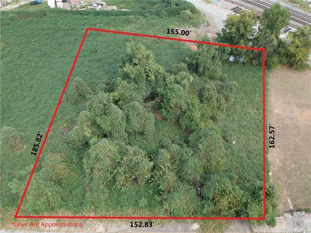 451 Stephens Street Southwest Atlanta, GA 30310 - Photo 2 of 6 a view of a bird bath