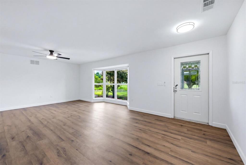 4100 Tee Road Sarasota, FL 34235 - Photo 4 of 35
