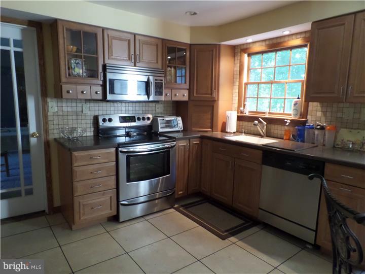 69 Old Forge Road Clementon, NJ 08021 - Photo 4 of 17 Kitchen