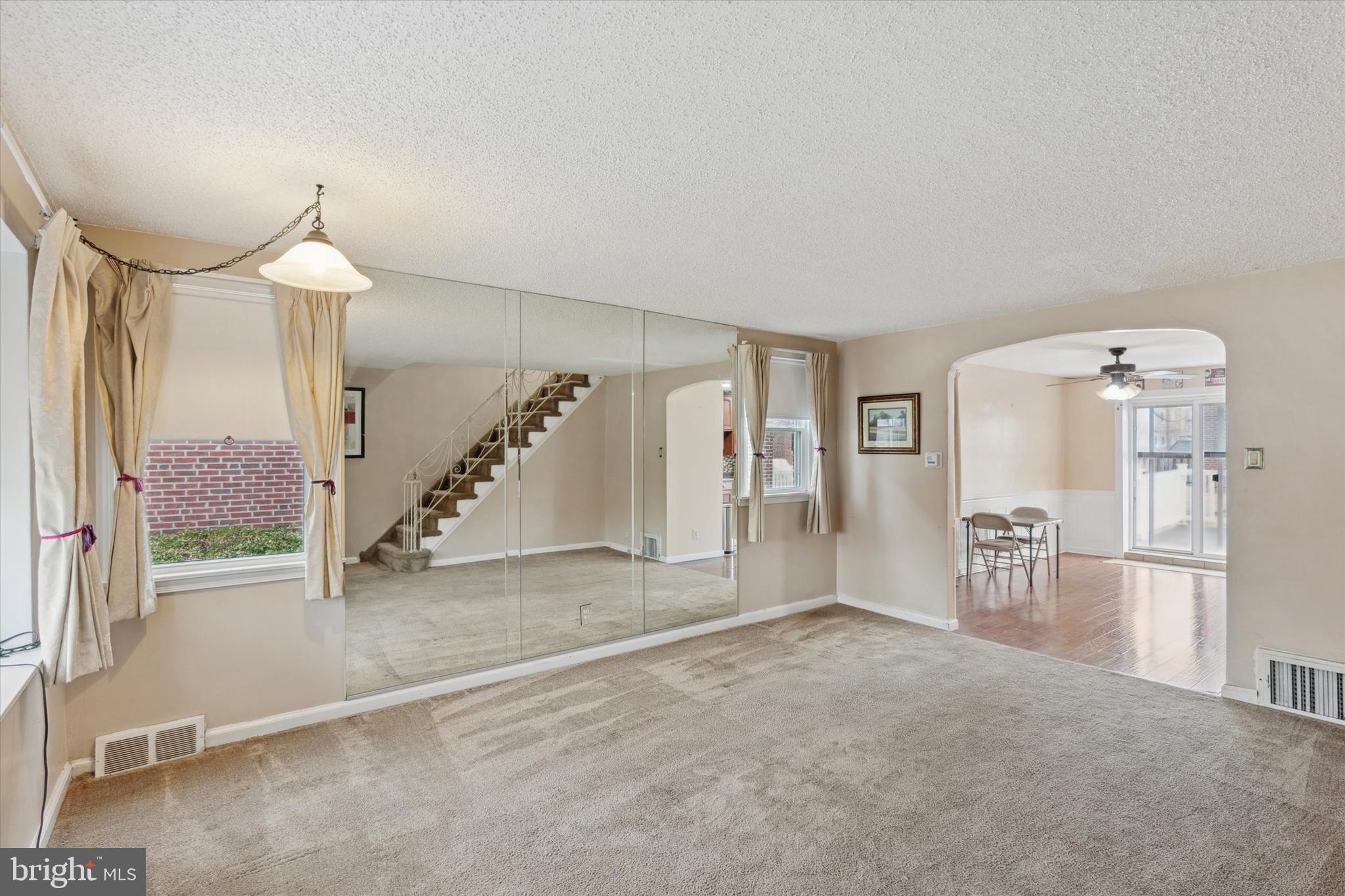 3425 Rhawn Street Philadelphia, PA 19136 - Photo 6 of 35 Living Room