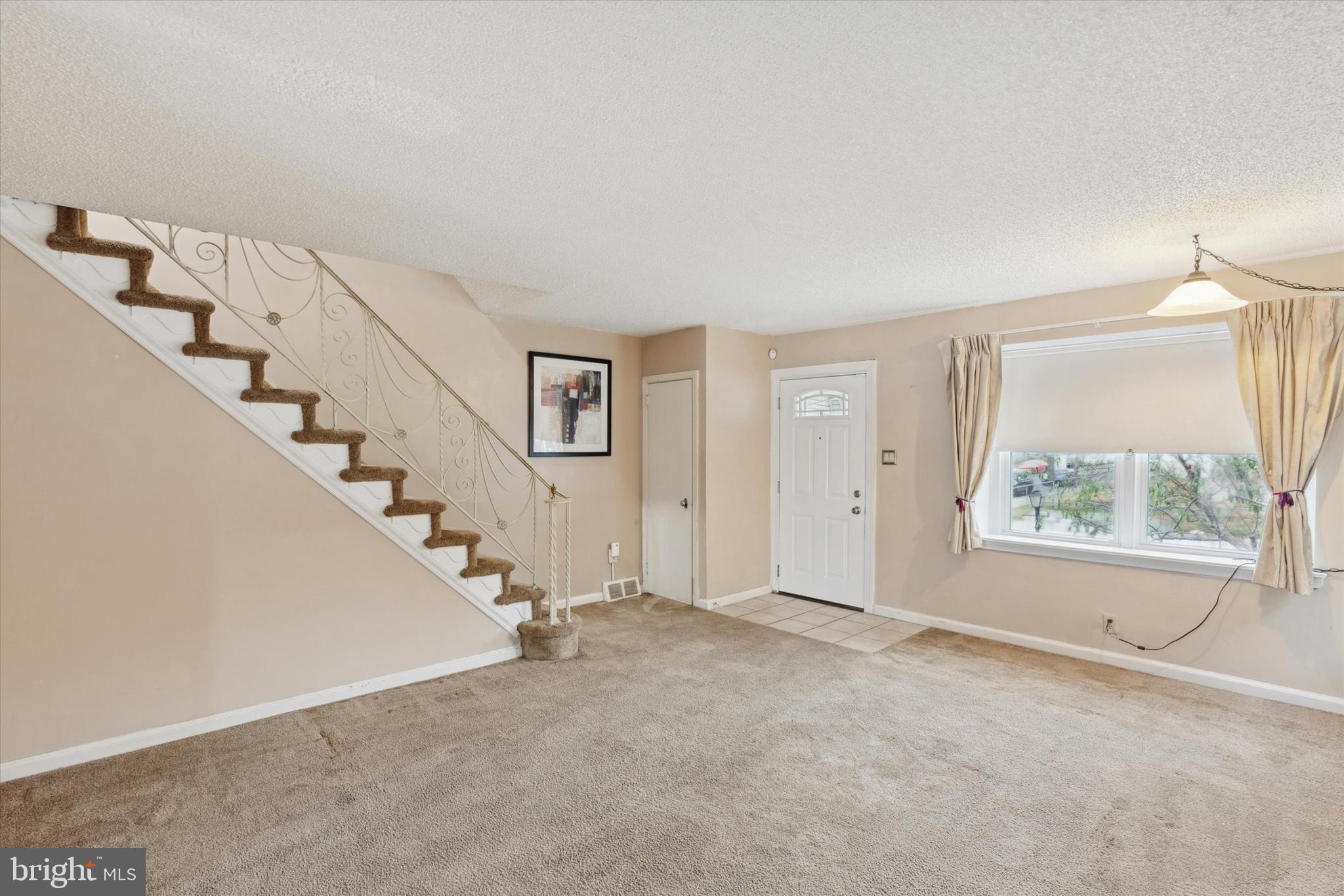 3425 Rhawn Street Philadelphia, PA 19136 - Photo 7 of 35 Living Room
