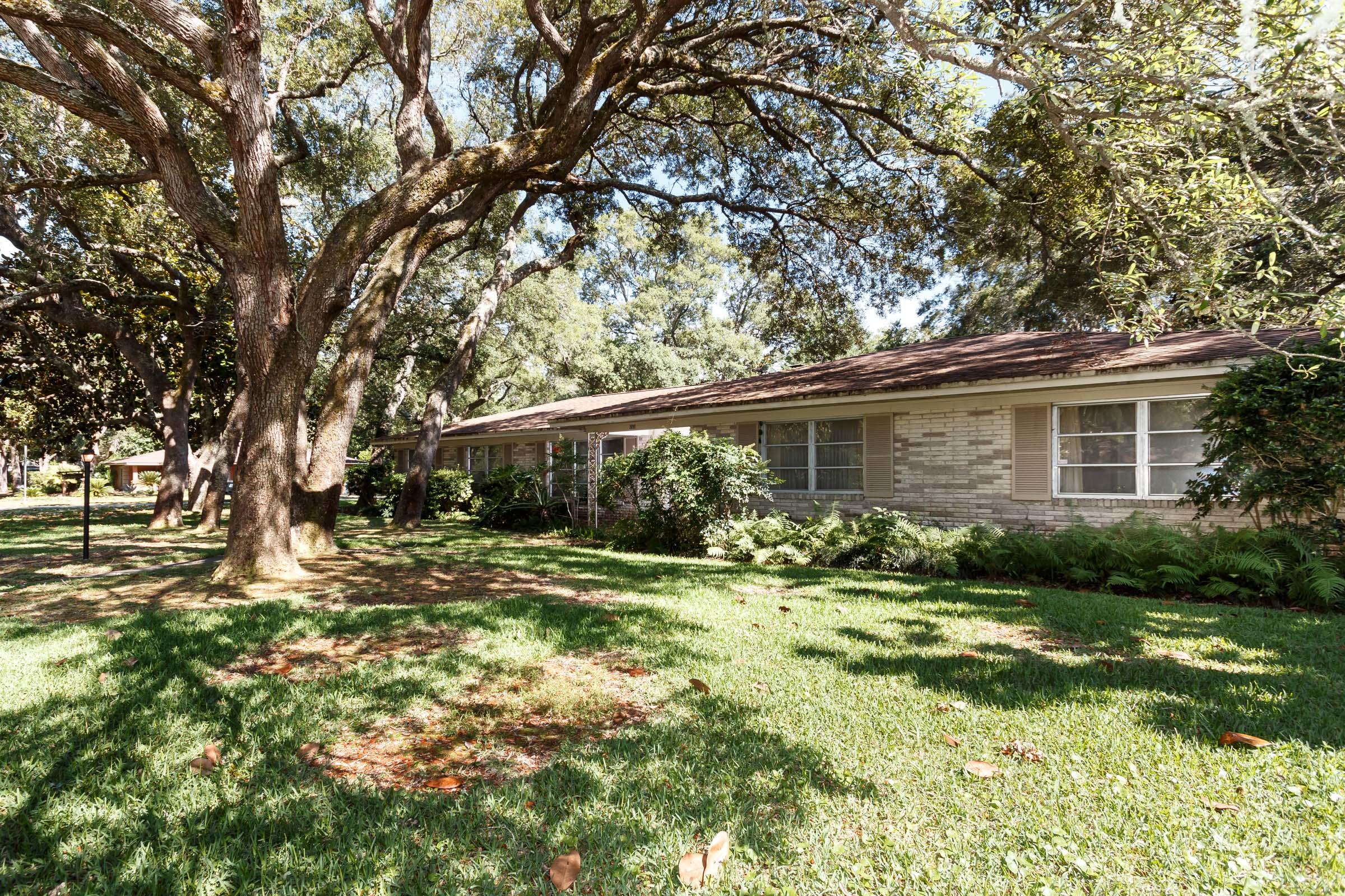 326 Elliott Road Southeast Fort Walton Beach, FL 32548 - Photo 4 of 46 326 Elliott Rd_2017_05_24_015