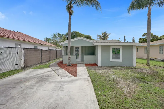 $2,300 | 235 Northwest 10th Avenue, Delray Beach, FL 33444