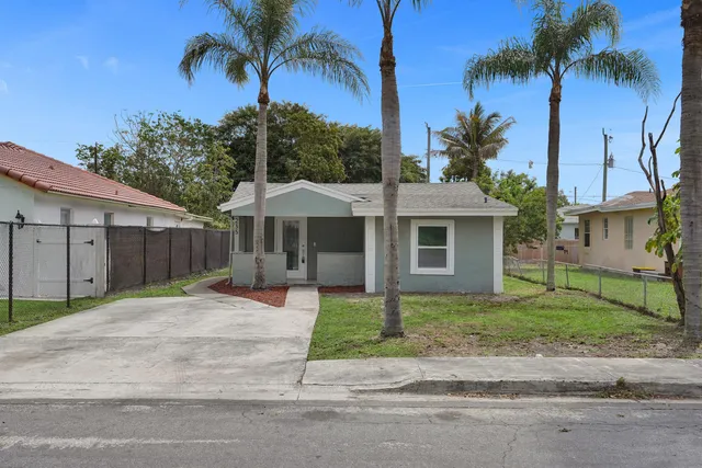 $2,300 | 235 Northwest 10th Avenue, Delray Beach, FL 33444
