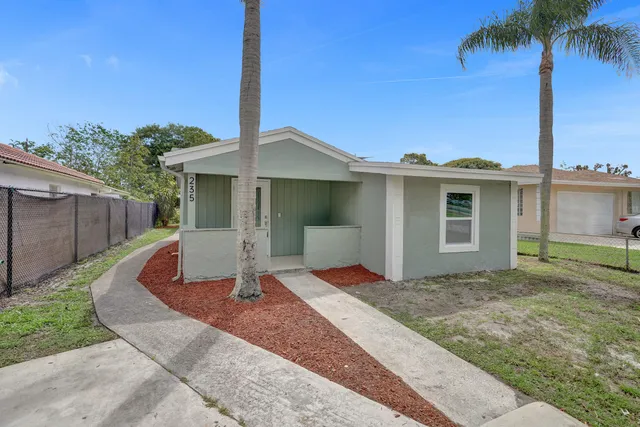 $2,300 | 235 Northwest 10th Avenue, Delray Beach, FL 33444