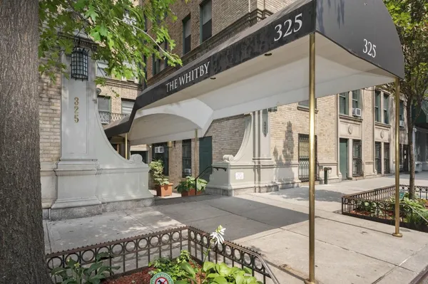 $399,000 | 325 West 45th Street, Unit 403 | Hell's Kitchen