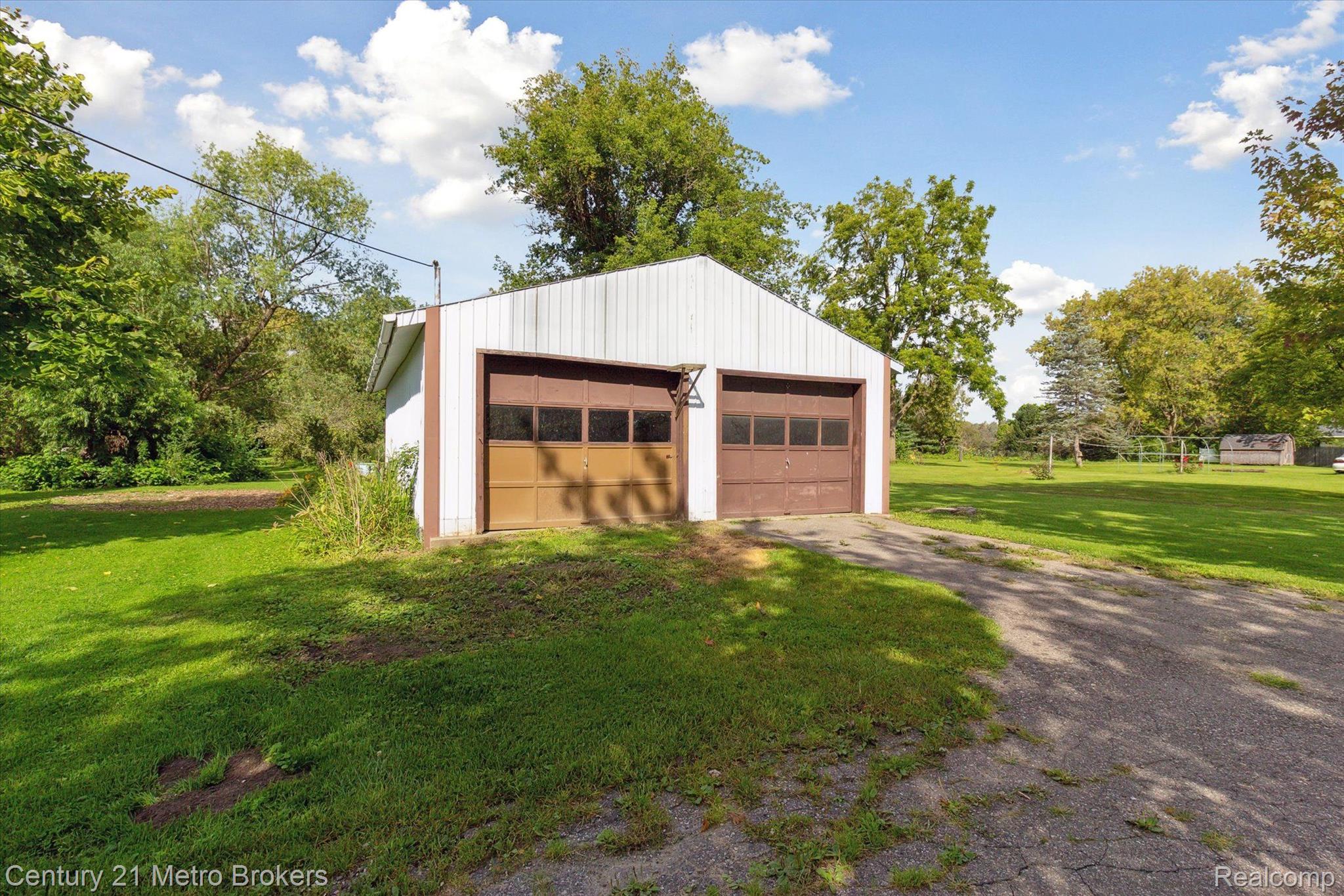 2424 South Vassar Road Burton, MI 48519 - Photo 34 of 41 Gallery Image 34