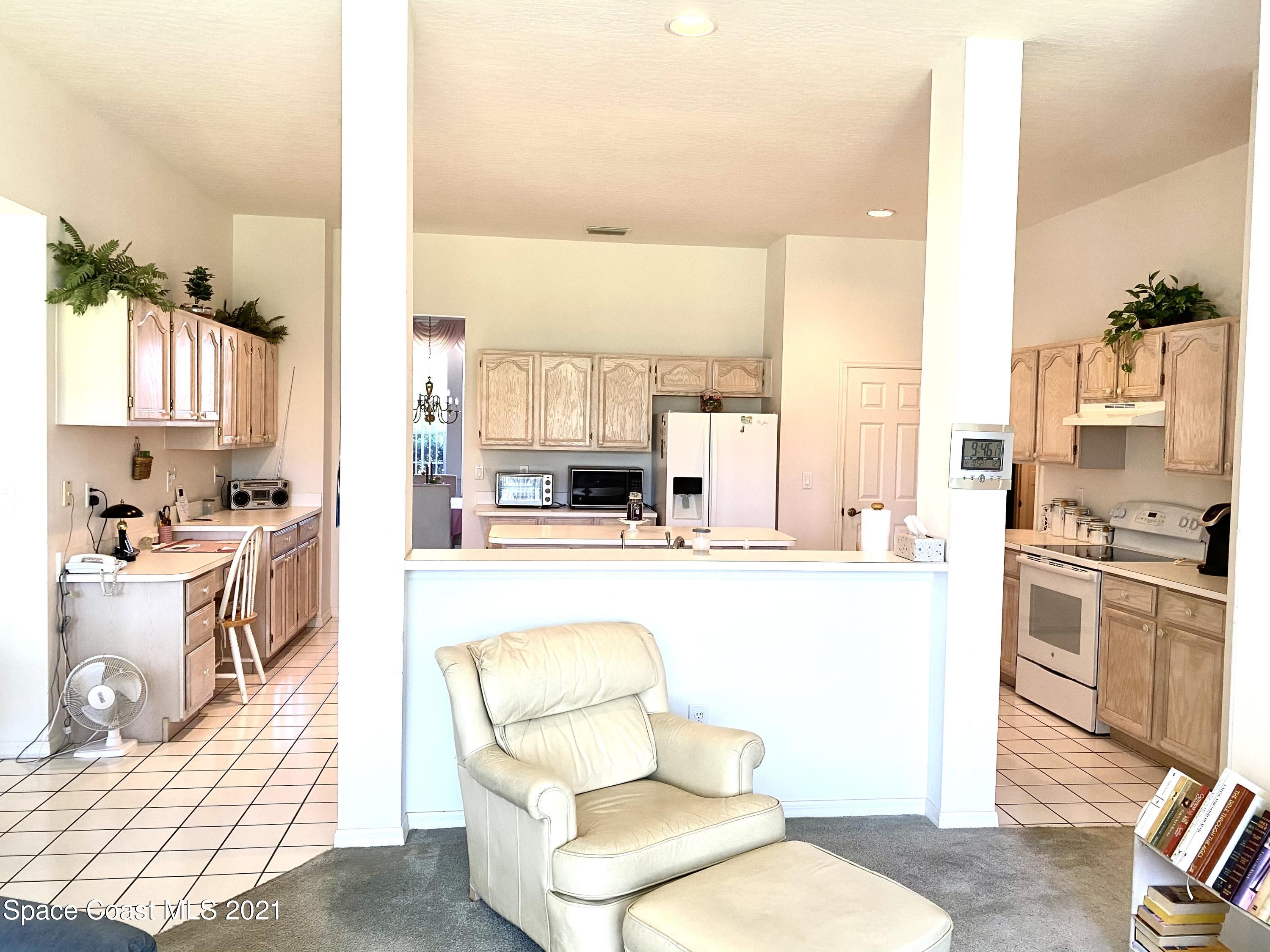 1210 Meadowbrook Road Northeast Palm Bay, FL 32905 - Photo 15 of 36 Kitchen