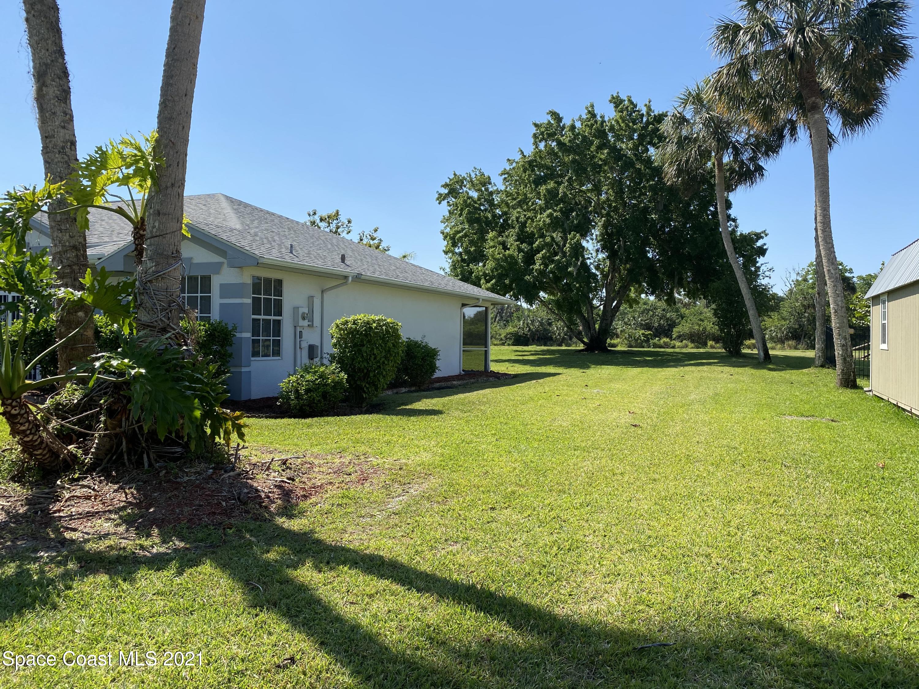 1210 Meadowbrook Road Northeast Palm Bay, FL 32905 - Photo 4 of 36 Side yard