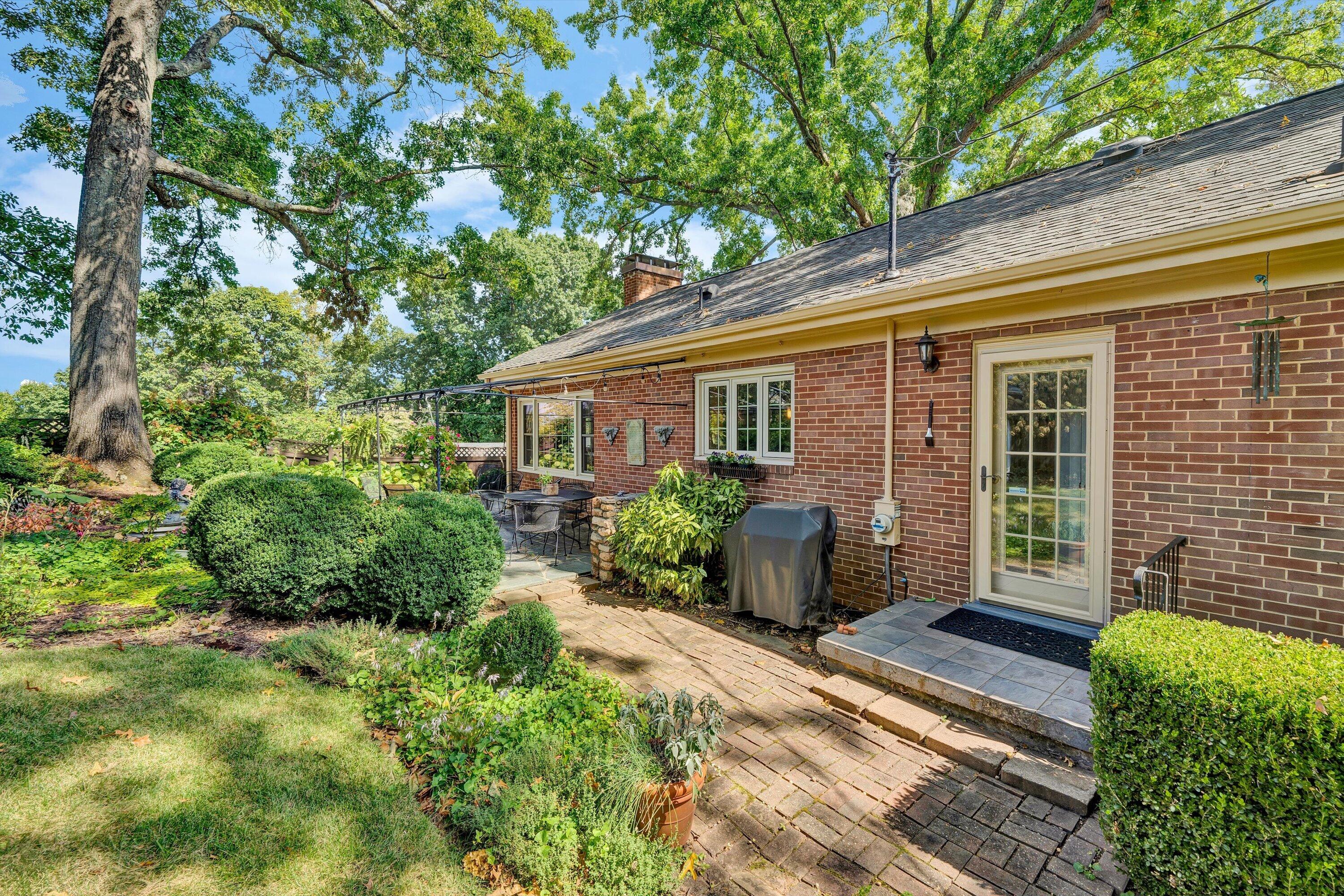 202 Parkcrest Road Southwest Roanoke, VA 24014 - Photo 40 of 48 40-DSC00124