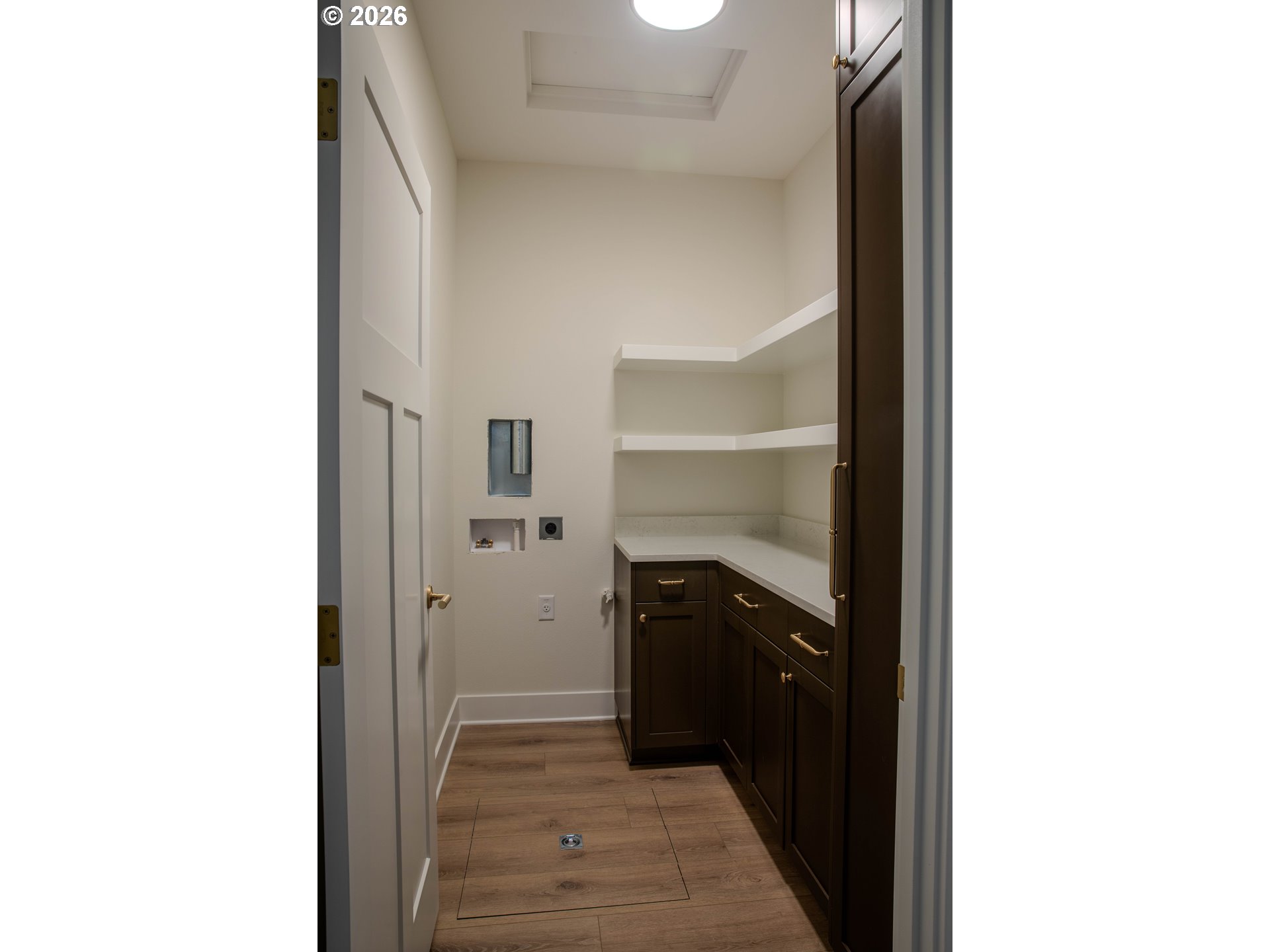1710 Strong Road Southeast Salem, OR 97302 - Photo 6 of 18 a view of a kitchen from the hallway with a room