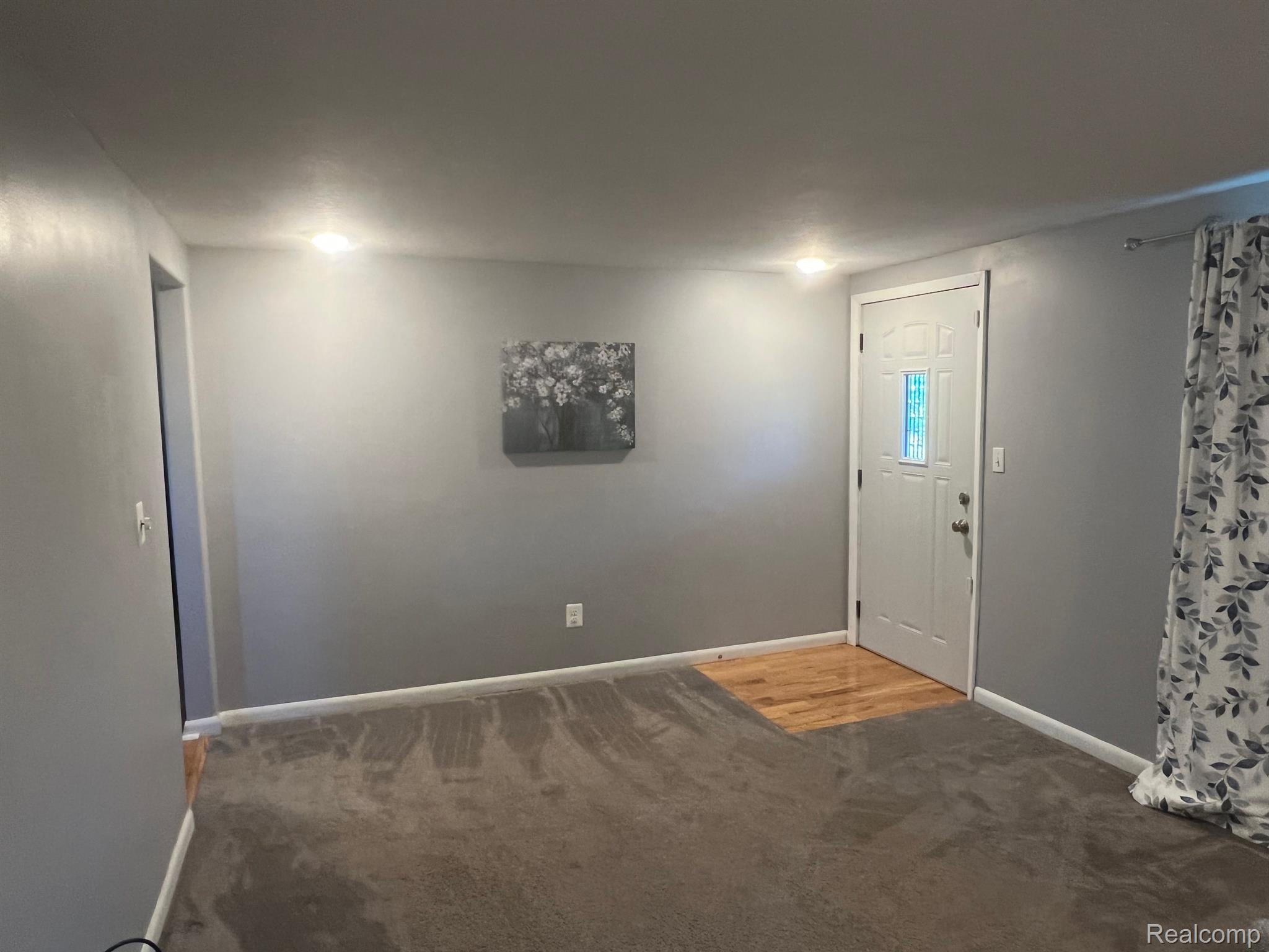 4260 East Vienna Road Clio, MI 48420 - Photo 3 of 19 Living Room