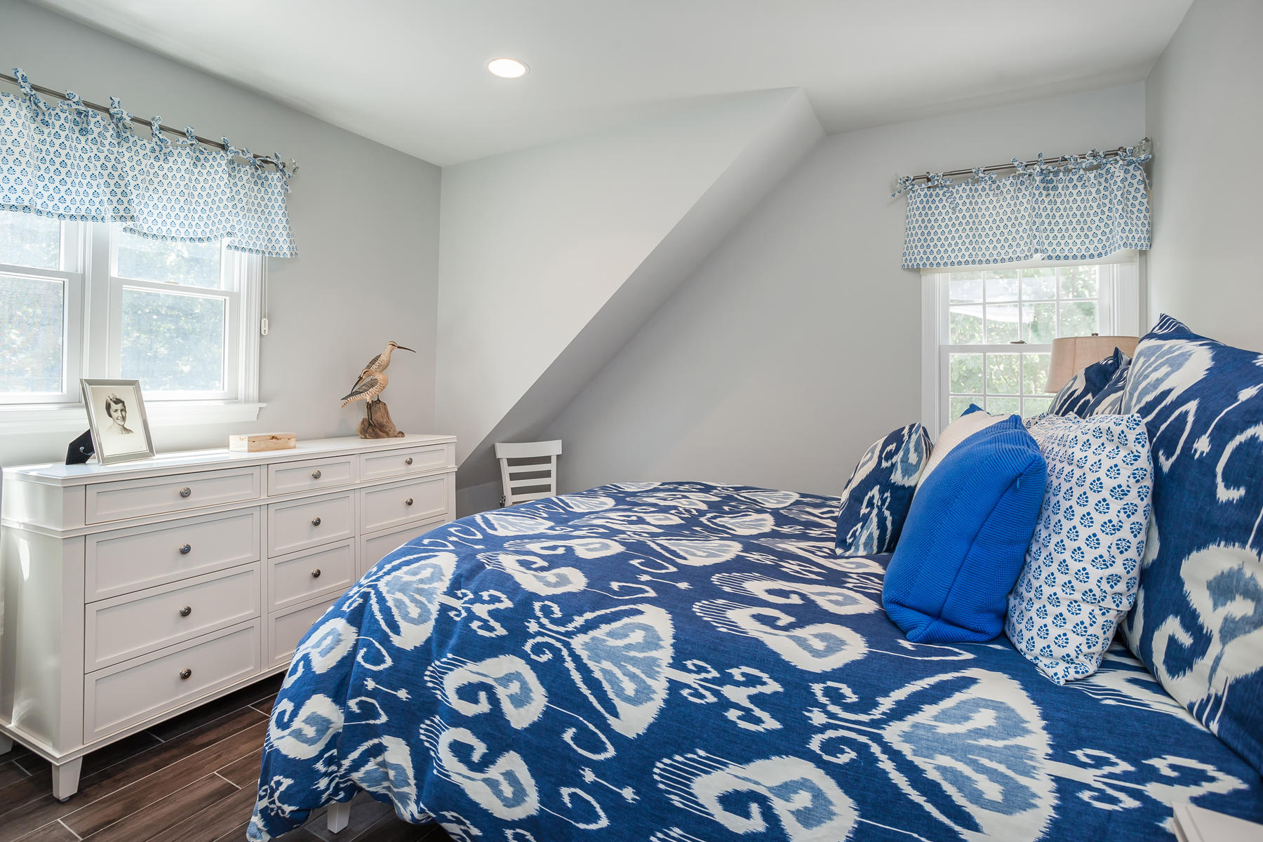 31 Torrey Road East Sandwich, MA 02537 - Photo 28 of 35 a bedroom with a bed and a dresser