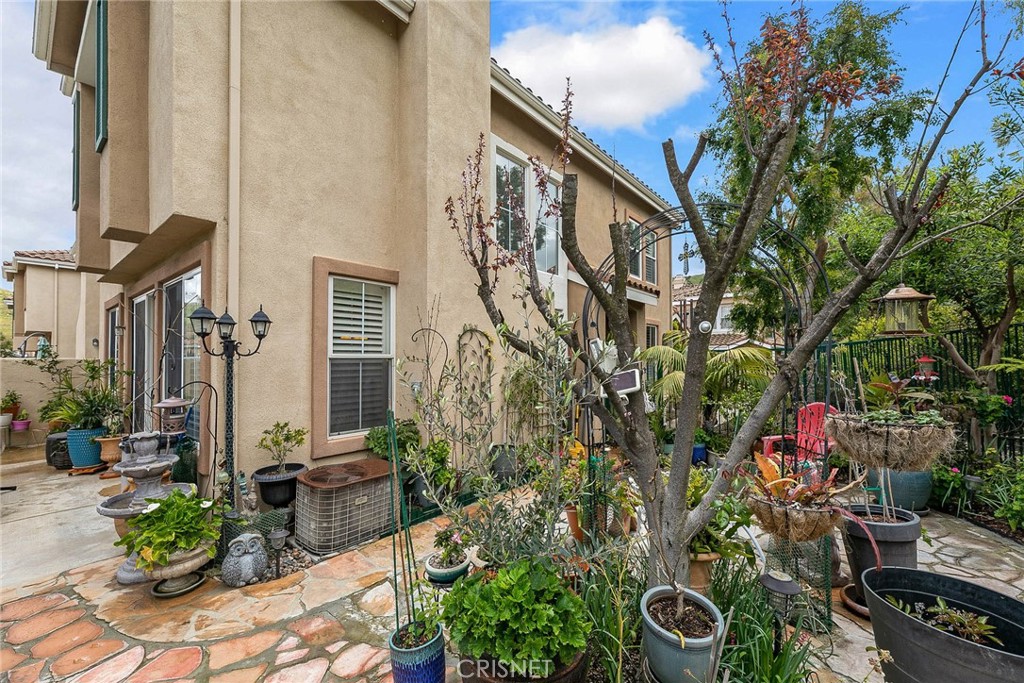 545 Lorabel Way, Unit D Simi Valley, CA 93065 - Photo 31 of 34 a front view of a house