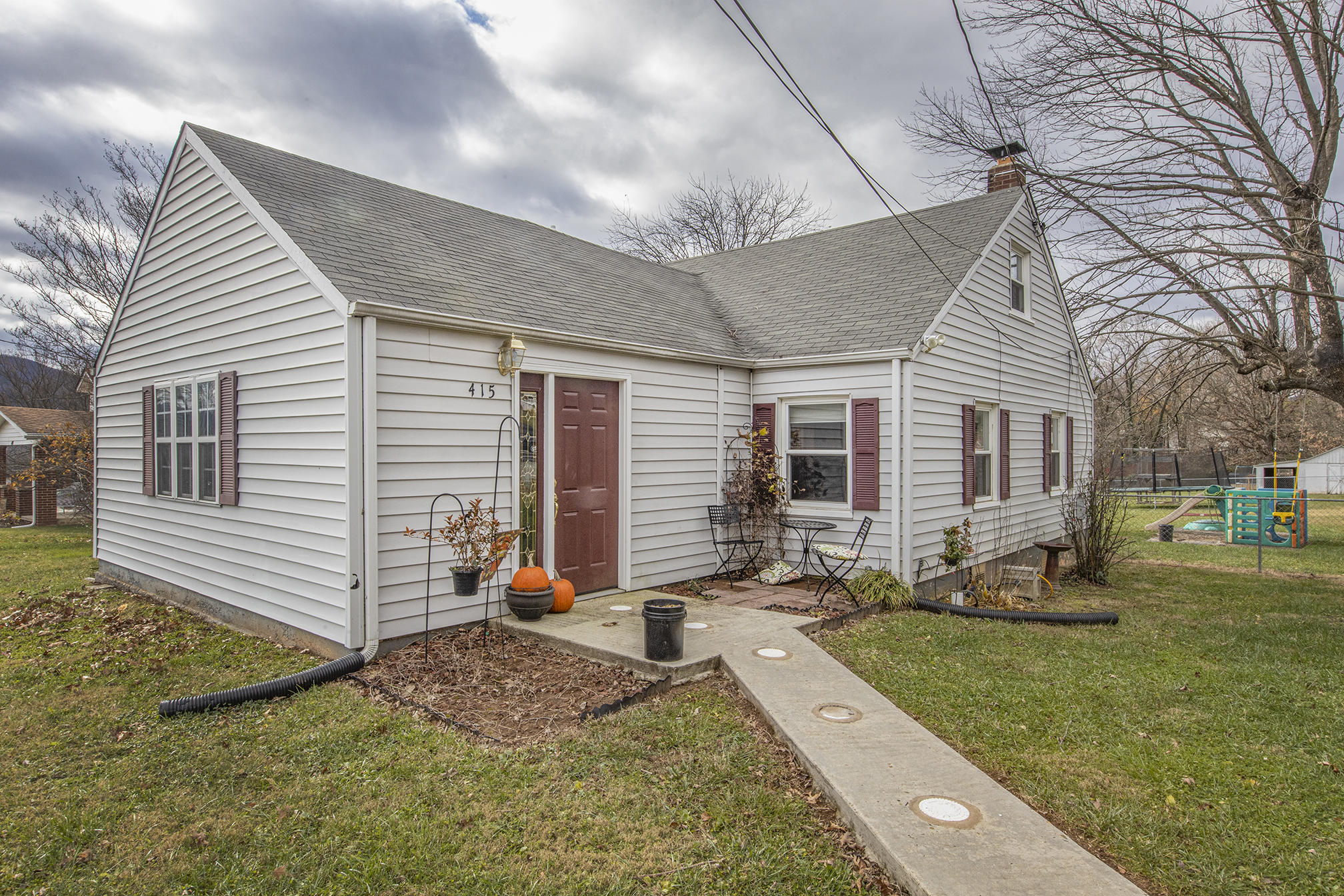 415 Turner Road Salem, VA 24153 - Photo 21 of 27 a view of a backyard with a sitting area