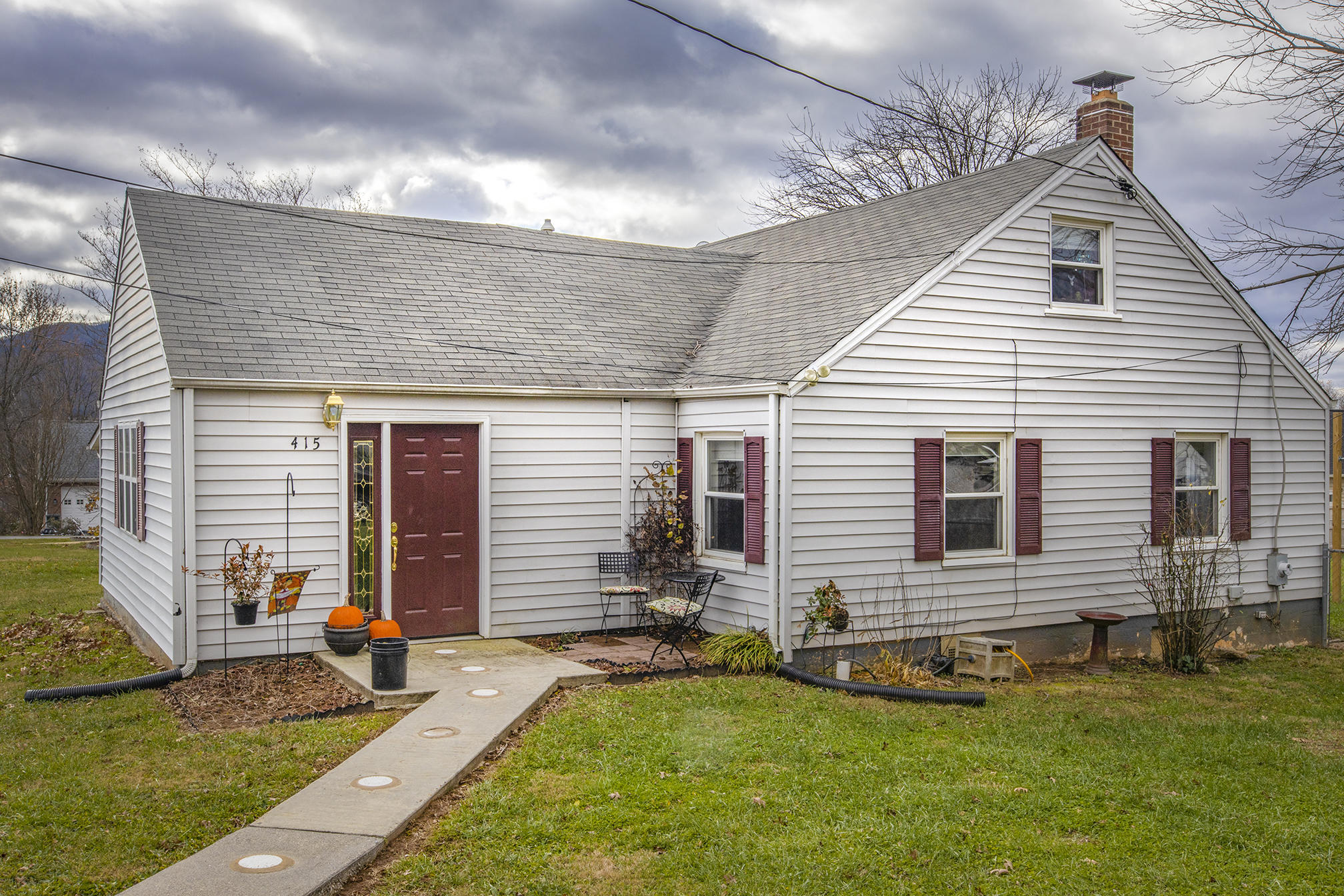 415 Turner Road Salem, VA 24153 - Photo 22 of 27 a view of a house with backyard