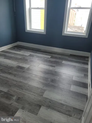 a view of empty room with window