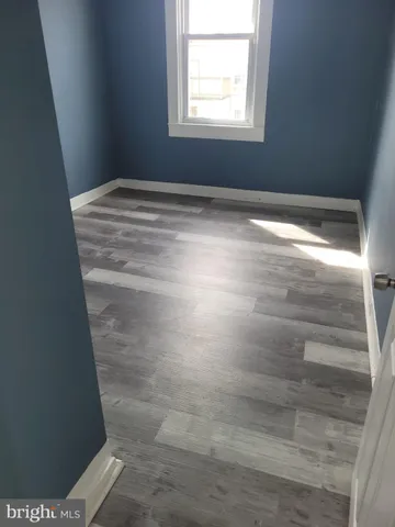 a view of empty room with window