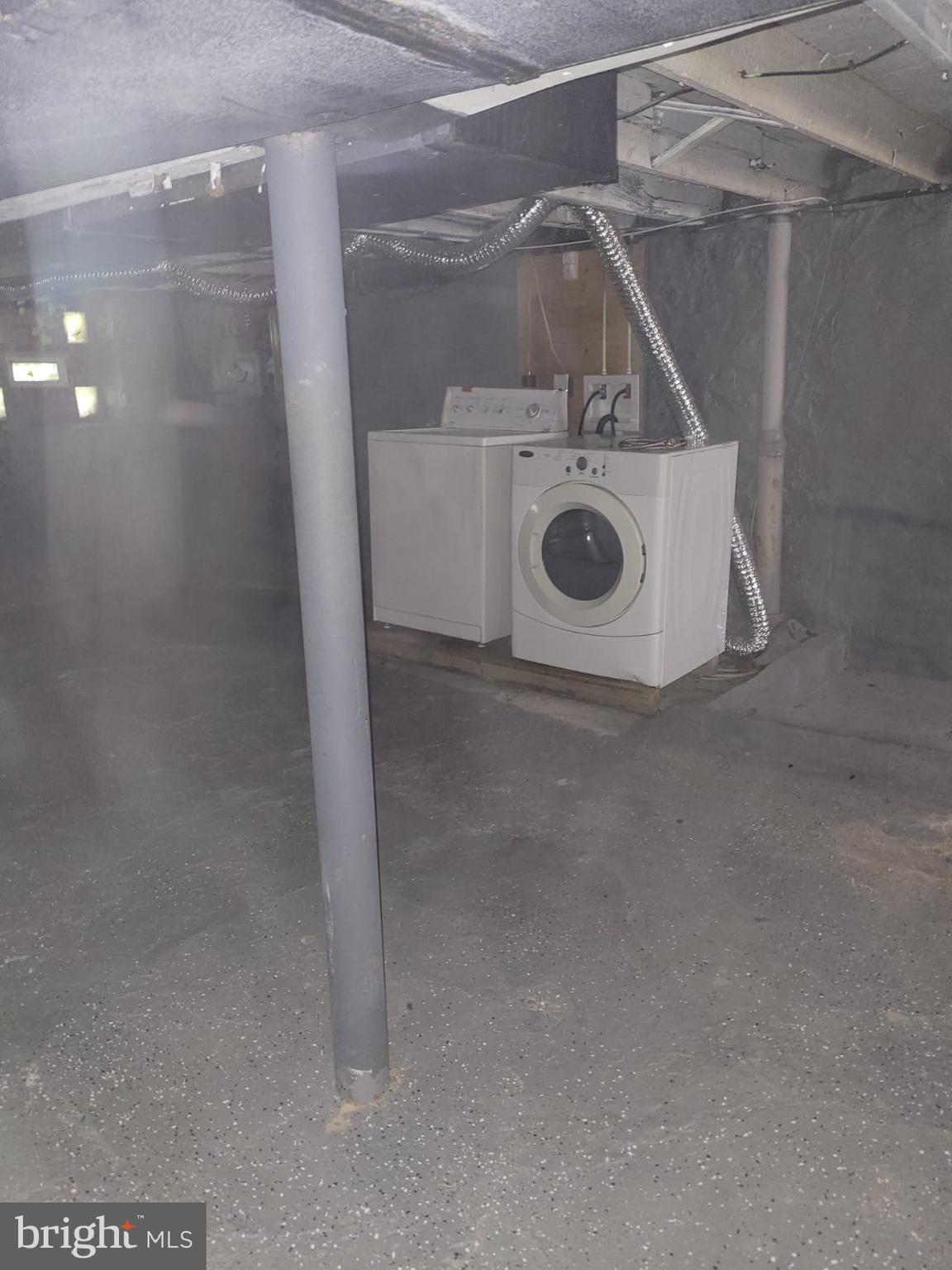 2109 Rupp Street Baltimore, MD 21217 - Photo 18 of 24 a utility room with dryer and washer