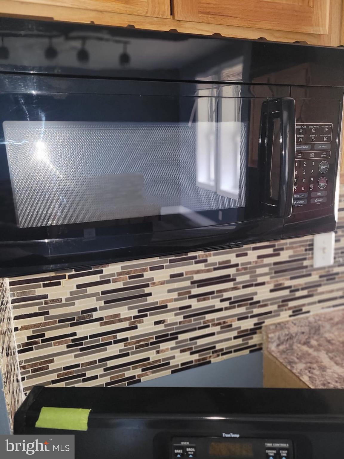 2109 Rupp Street Baltimore, MD 21217 - Photo 20 of 24 a close view of kitchen countertops and fireplace