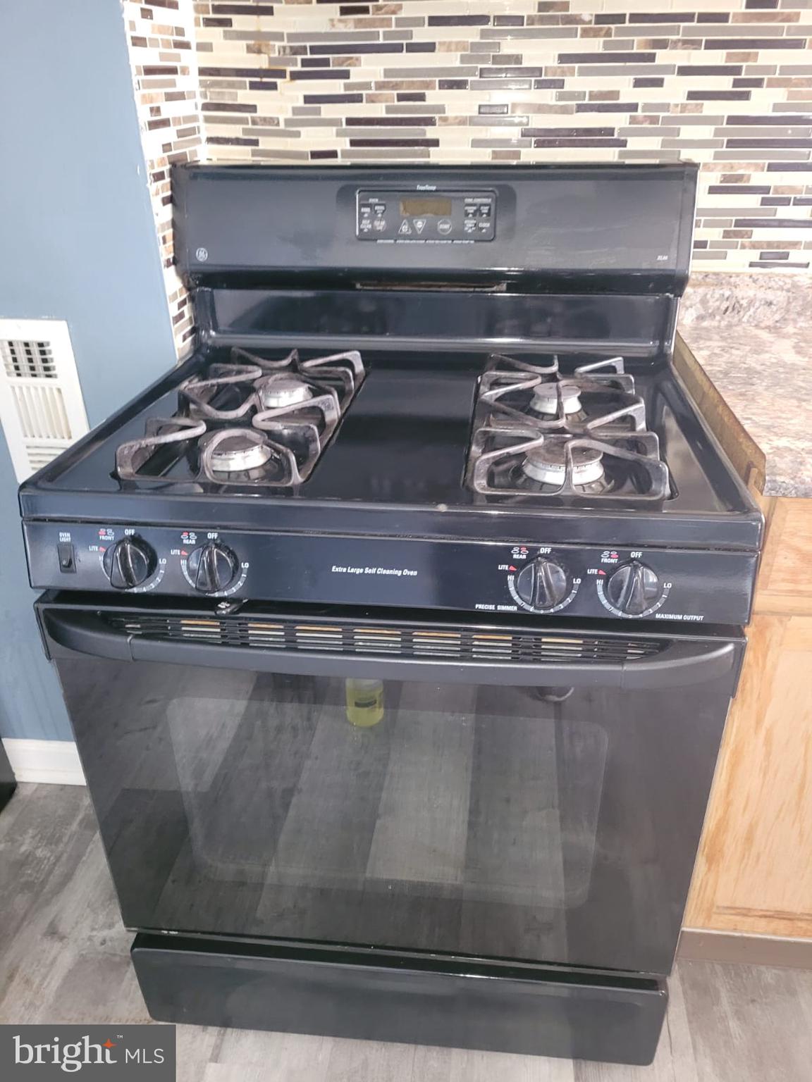 2109 Rupp Street Baltimore, MD 21217 - Photo 21 of 24 a close view of stove