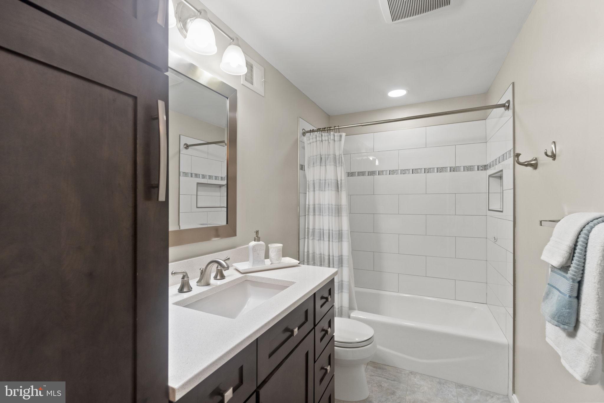 12741 Triple Crown Road North Potomac, MD 20878 - Photo 28 of 41 Hall Bathroom