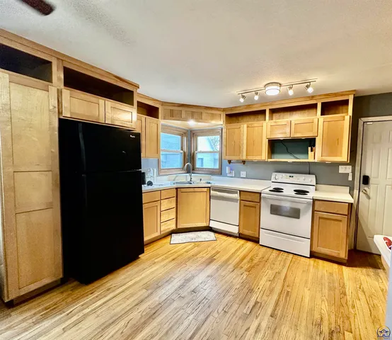 $137,500 | 326 Southwest Quinton Avenue, Topeka, KS 66606