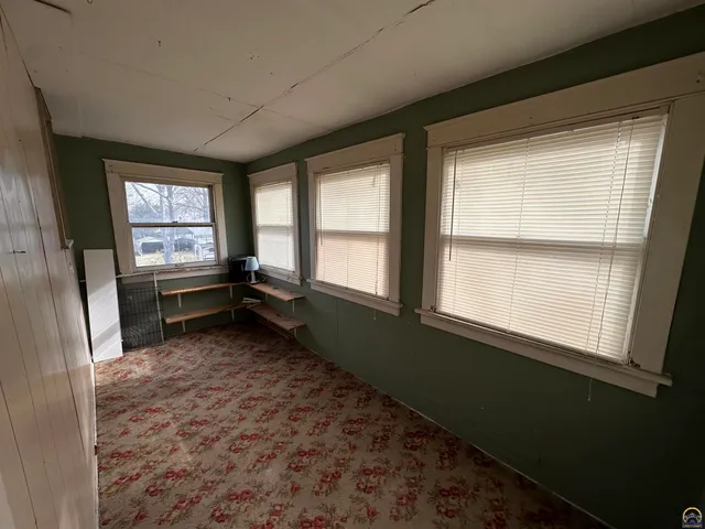 $137,500 | 326 Southwest Quinton Avenue, Topeka, KS 66606