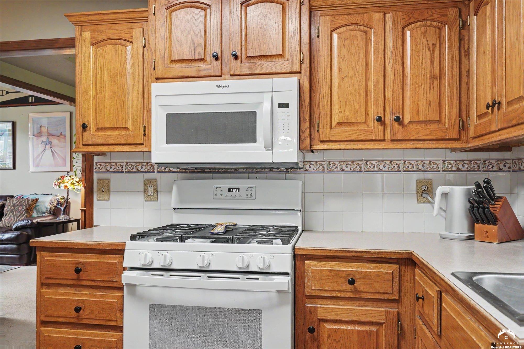 2408 Oxford Road Lawrence, KS 66049 - Photo 13 of 43