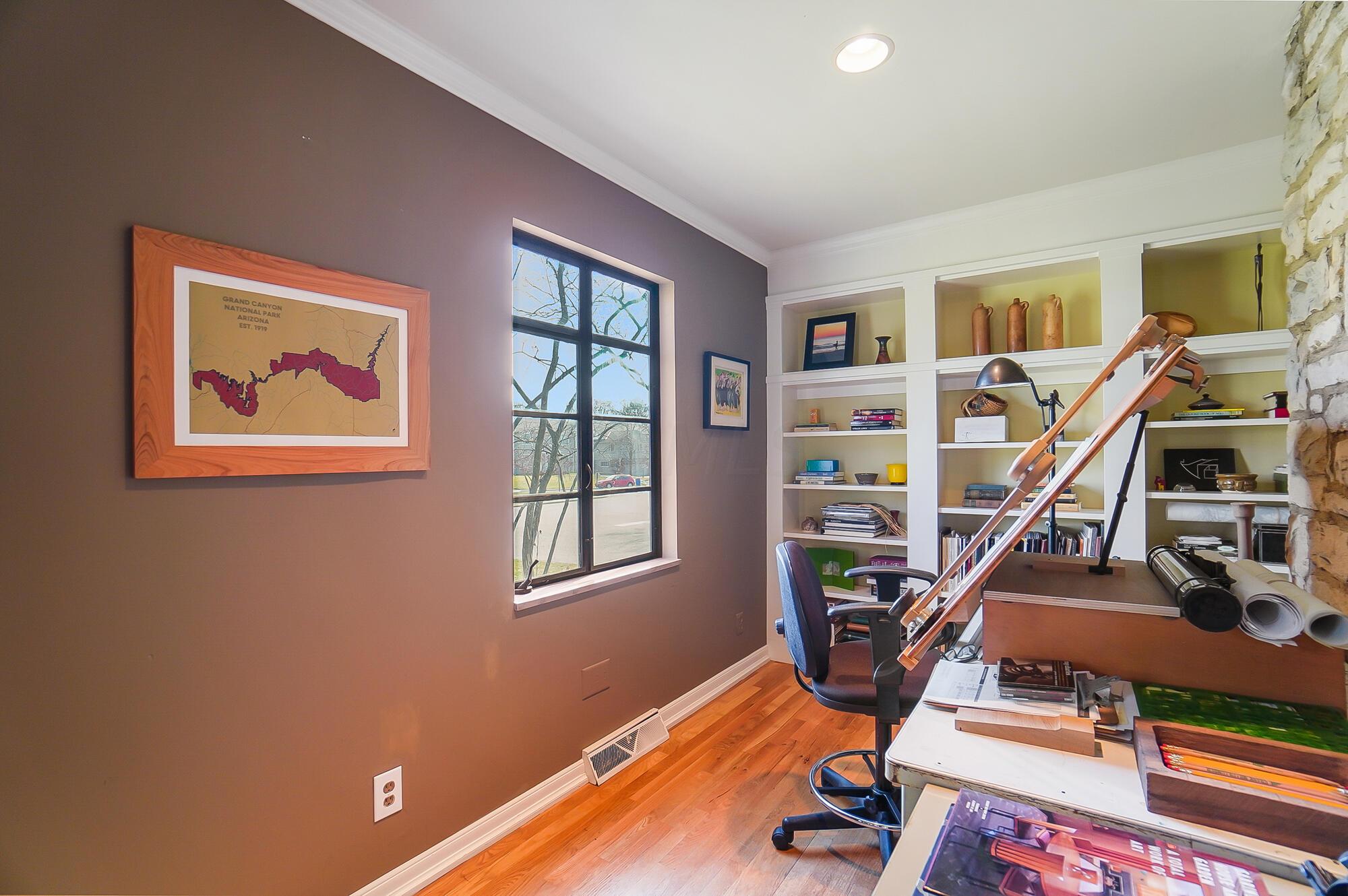 1742 Edgemont Road Upper Arlington, OH 43212 - Photo 13 of 70 045