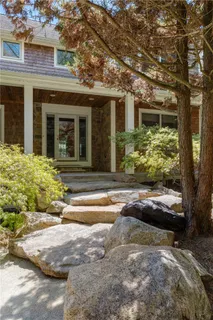$1,250,000 | 900 South Road, East Greenwich, RI 02818