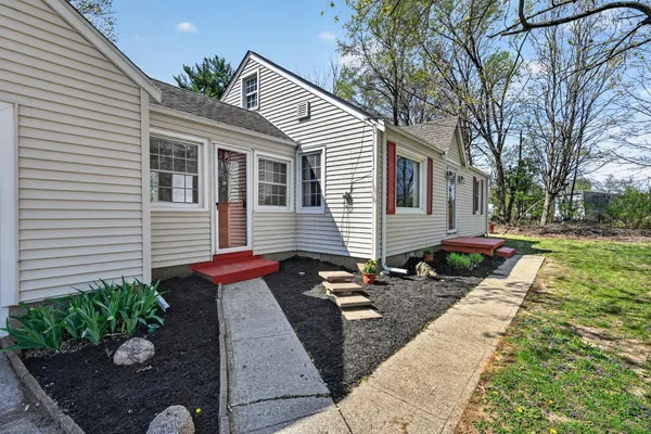 $249,900 | 25011 State Line Road, Lawrenceburg, IN 47025
