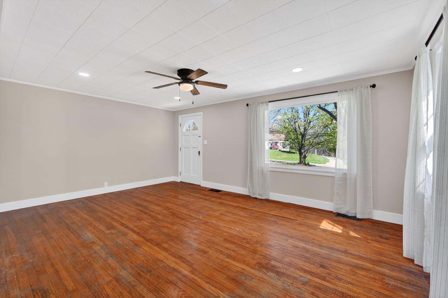 25011 State Line Road Lawrenceburg, IN 47025 - Photo 3 of 32