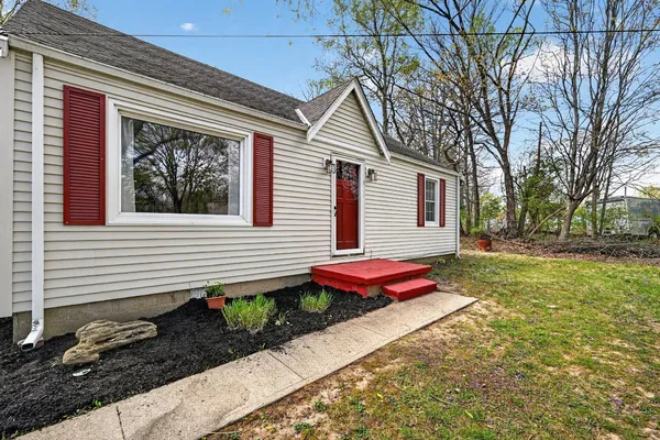 $249,900 | 25011 State Line Road, Lawrenceburg, IN 47025