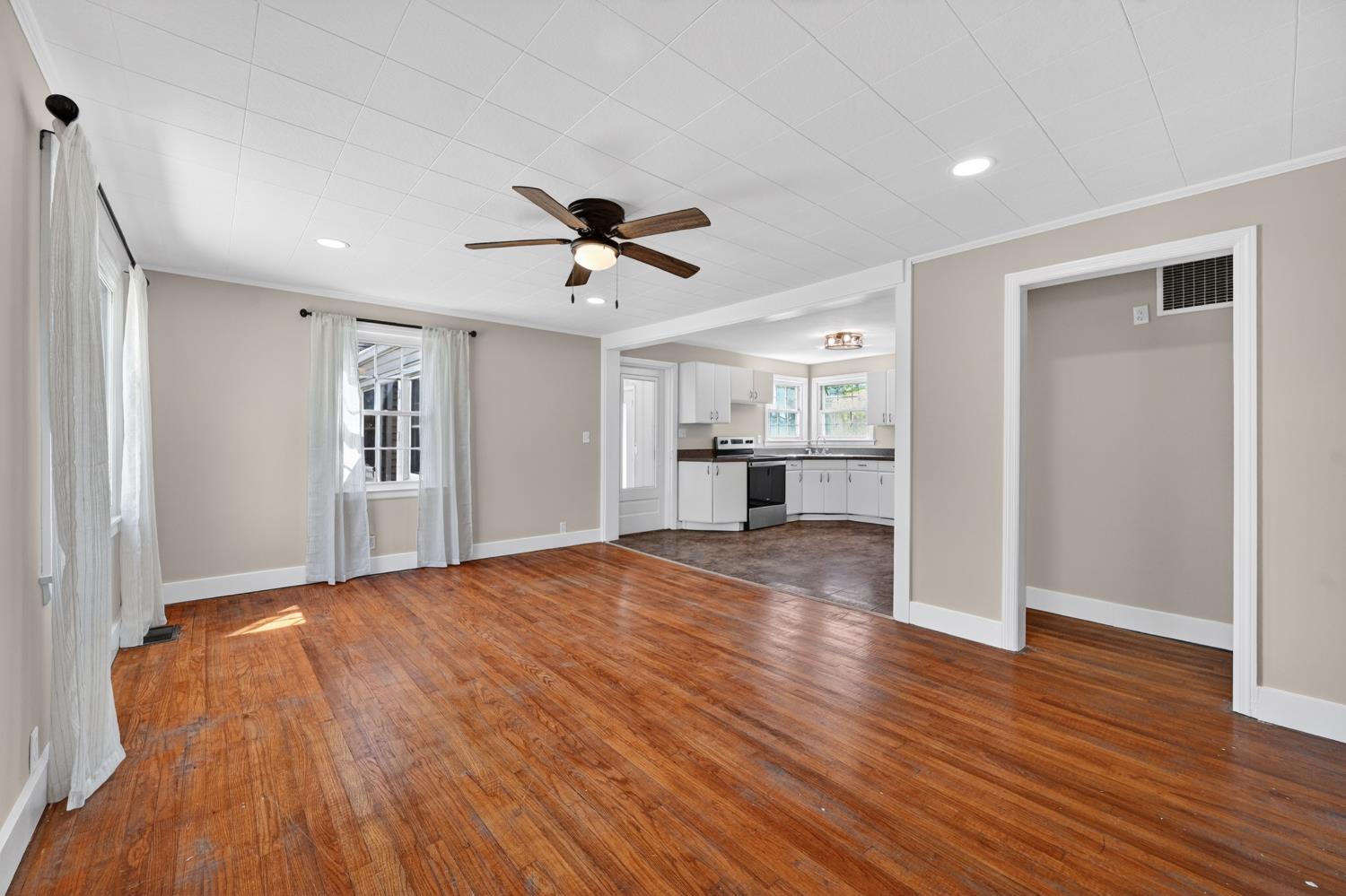 25011 State Line Road Lawrenceburg, IN 47025 - Photo 5 of 32